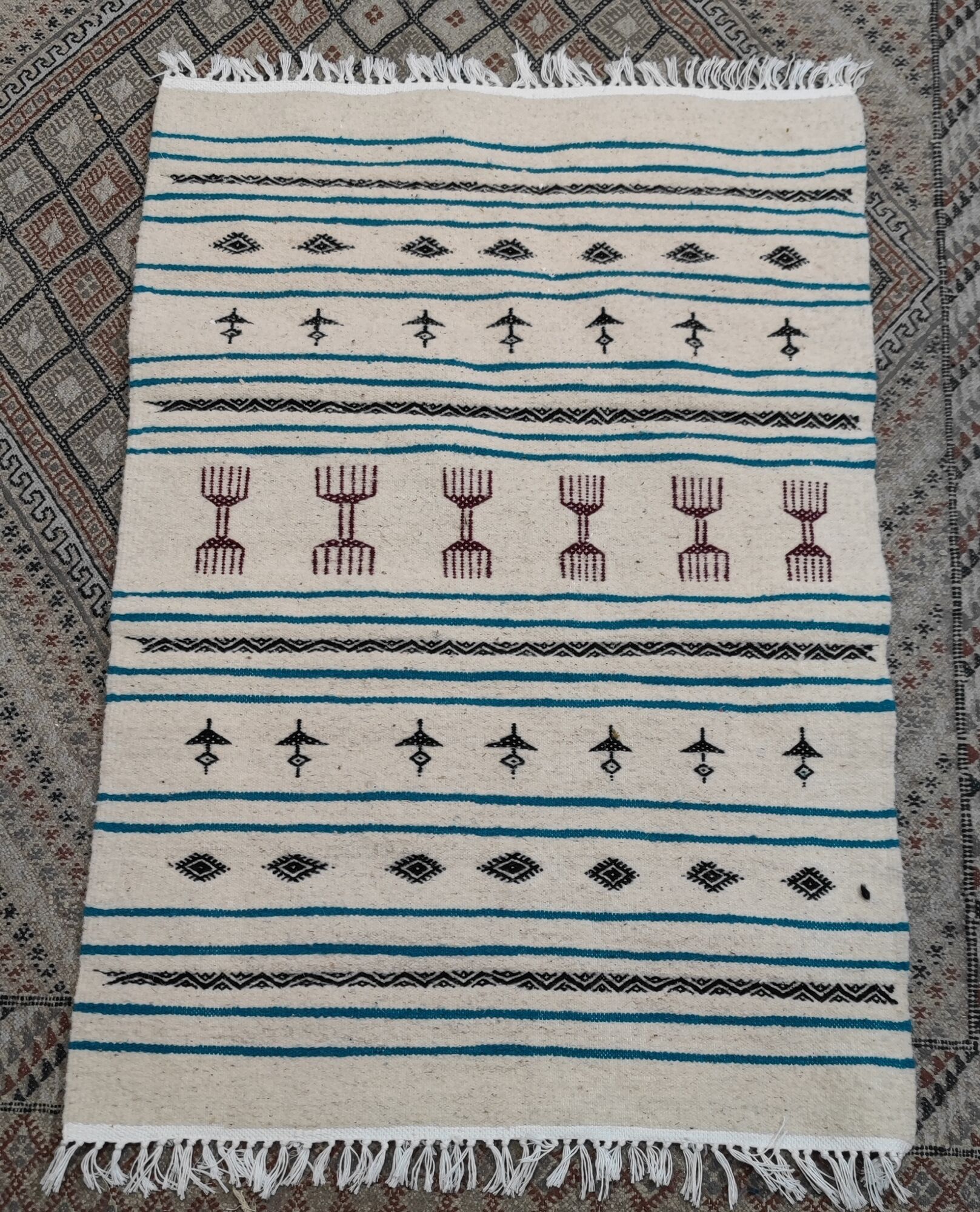 Kilim handmade white carpet in natural wool