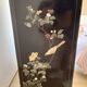 Cabinet en laque de Pékin en pierres dures & nacre Manufacture Jinlong
