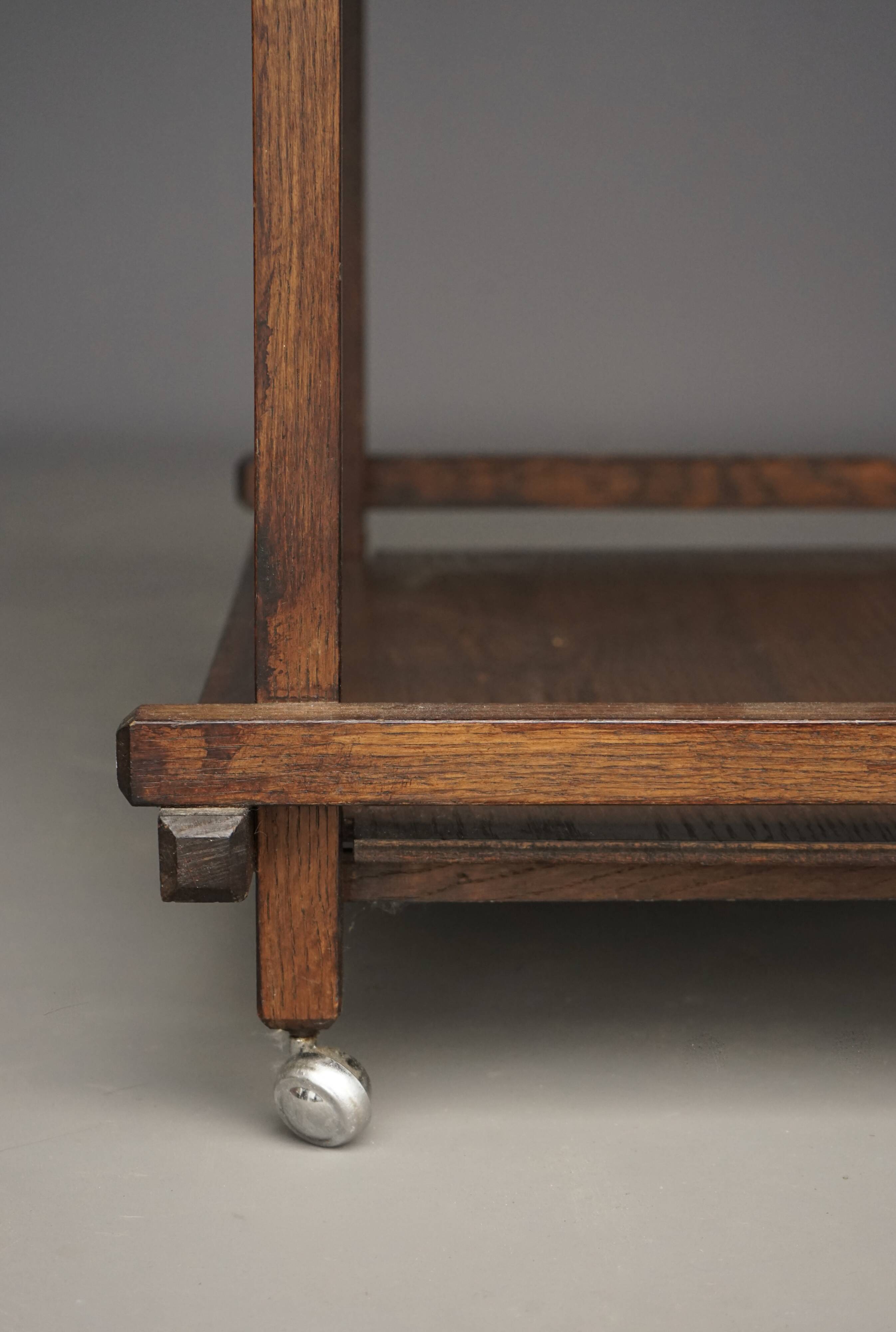 Desserte au thé hollandais moderniste en chêne. Années 1950