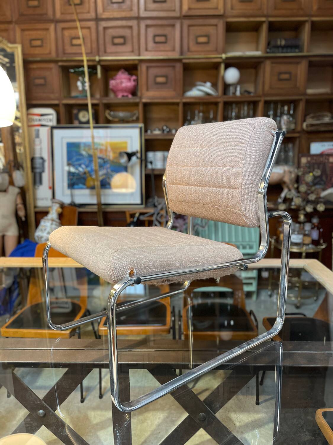 Fauteuil / chauffeuse de salon tissus et chrome Atal 1970