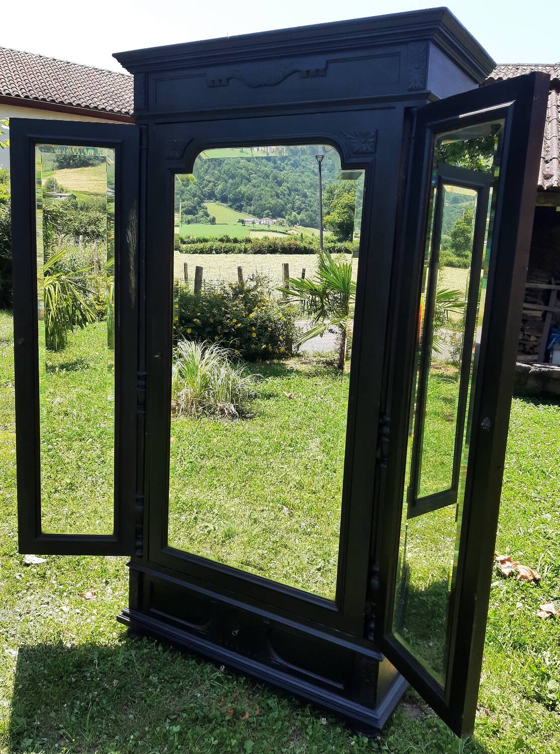 Dressmaker's cabinet with beveled triptych mirrors. (Mirror cabinet)
