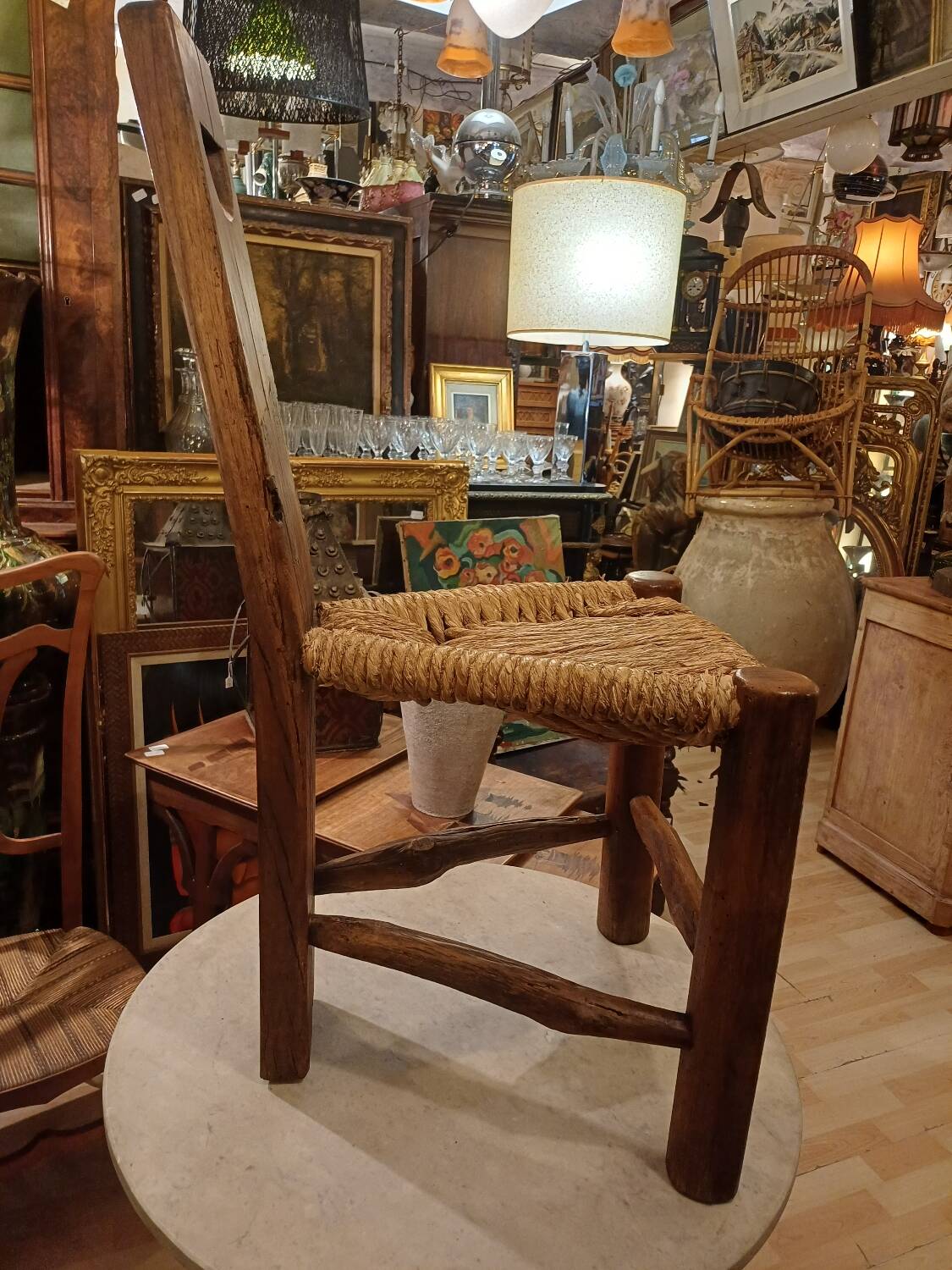 Chaise Tripode Brutaliste " Wabi-Sabi " Art Populaire 1900-1950