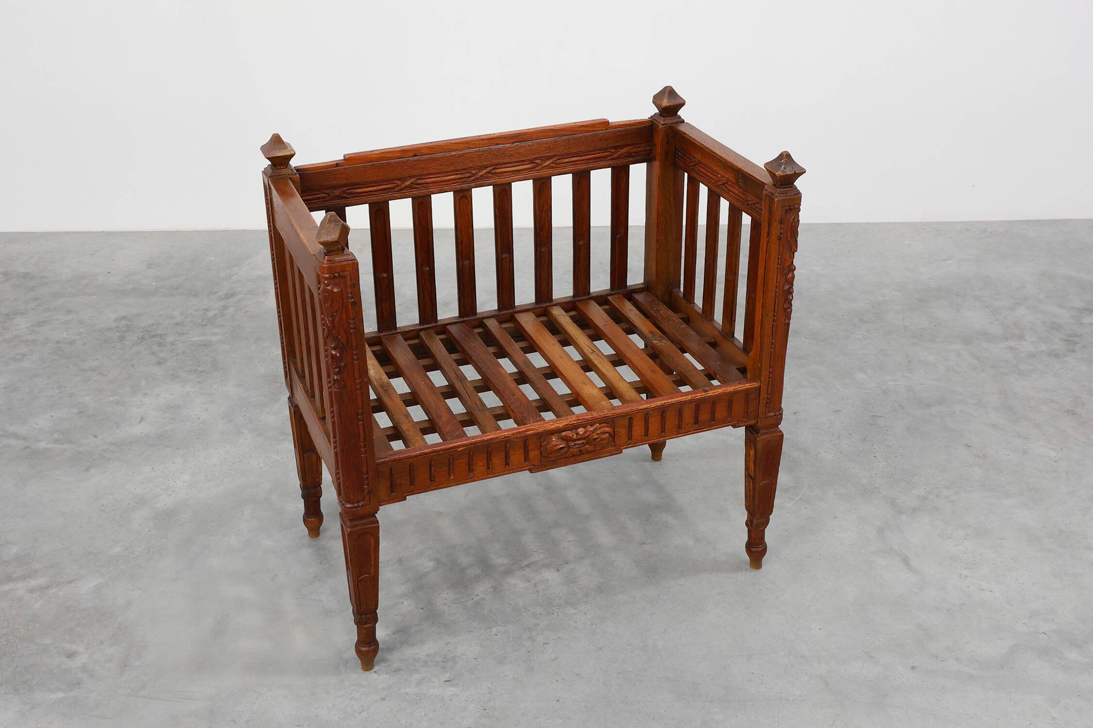 Large Arts & Crafts oak side chair, Belgium ca. 1915