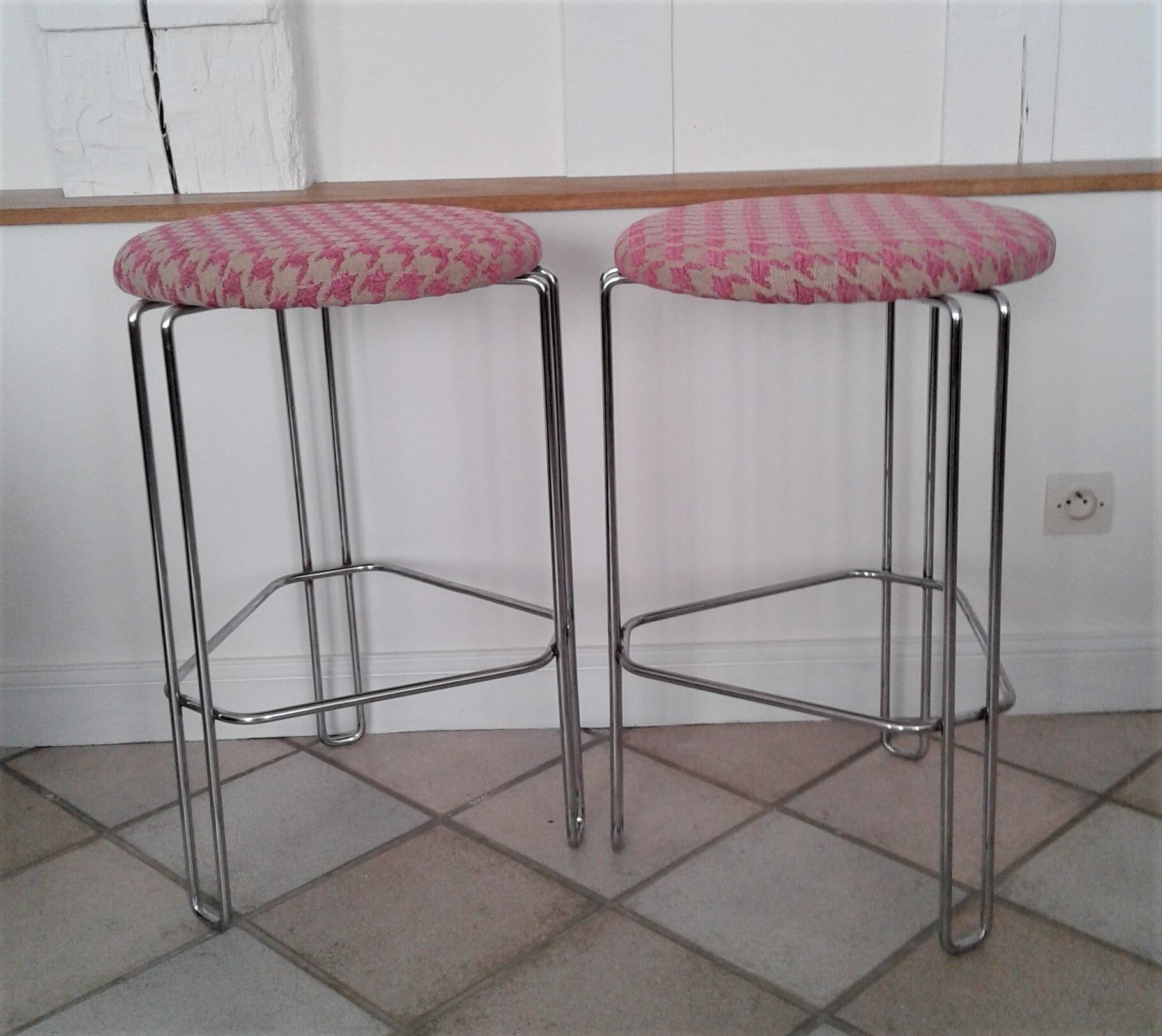 Set of 2 stools high tripod edition Bononia of the 1970s