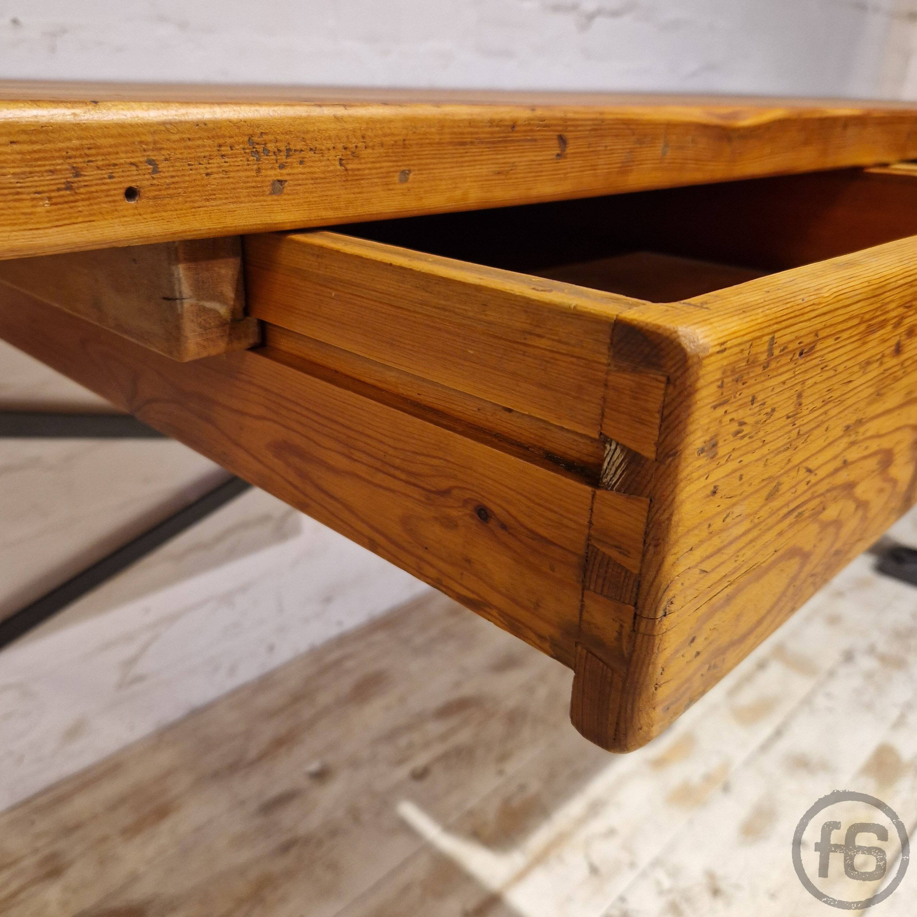 Bureau de travail industriel