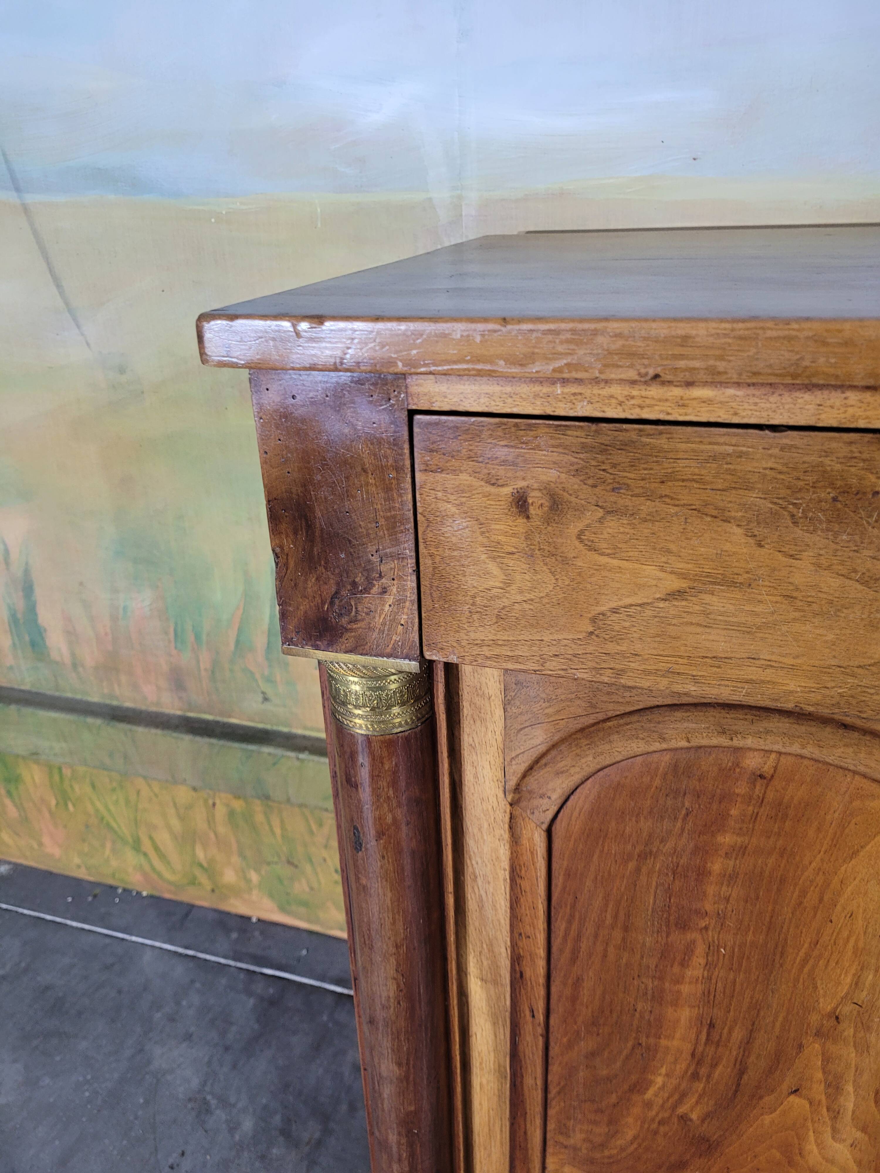 Petit buffet empire en noyer