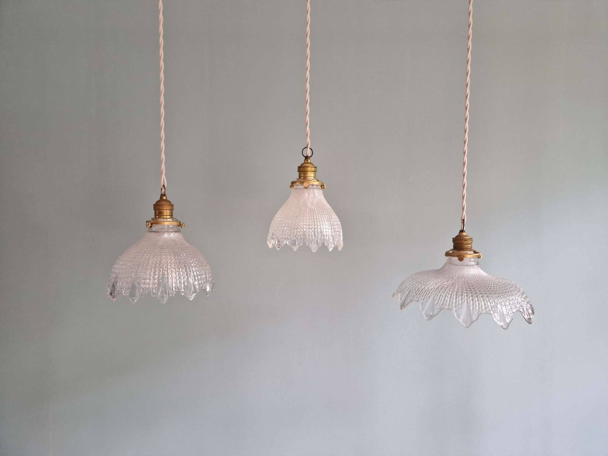 Trio of Art Deco scalloped clear glass pendant lights, 1920-30