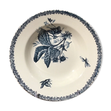 Hollow plate, insect and strawberry décor, Manufacture Choisy the King, Iron Land, H Boulenger - Co.