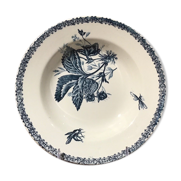 Hollow plate, insect and strawberry décor, Manufacture Choisy the King, Iron Land, H Boulenger - Co.