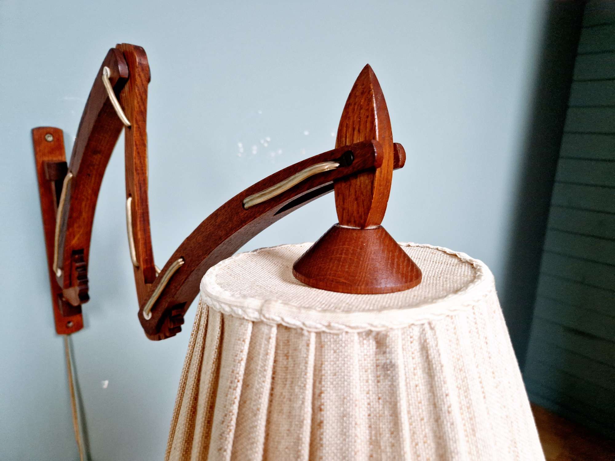 Scandinavian wall lamp scissors in teak, 1960s.