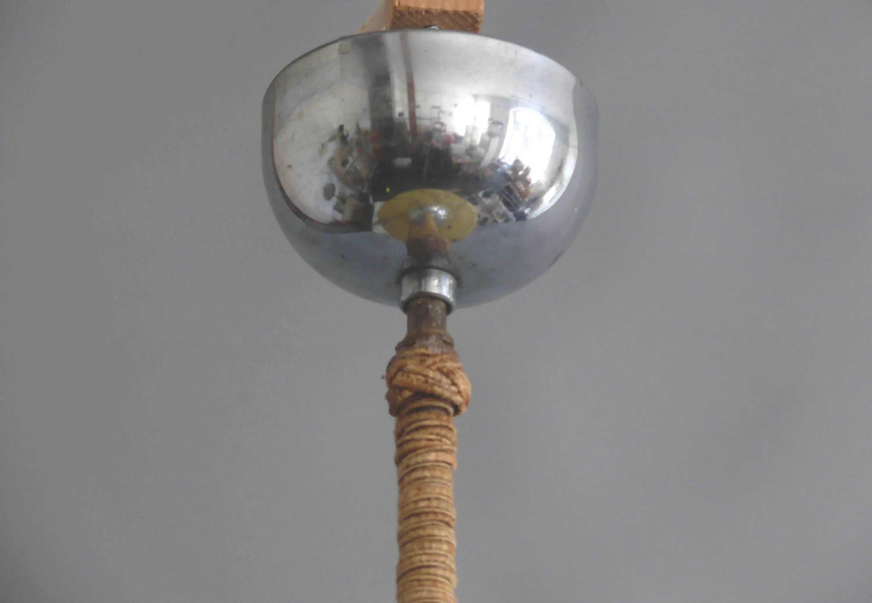 Suspension Art Déco, lampe suspendue avec abat-jour en verre beige et suspension chromée - vers 1930-1940