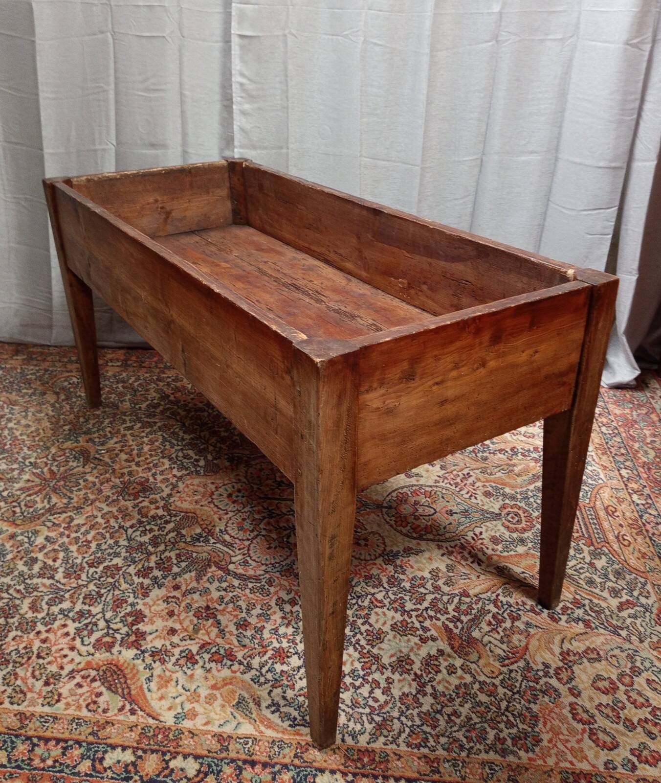 Table with a kneading trough in beech from the 19th century.