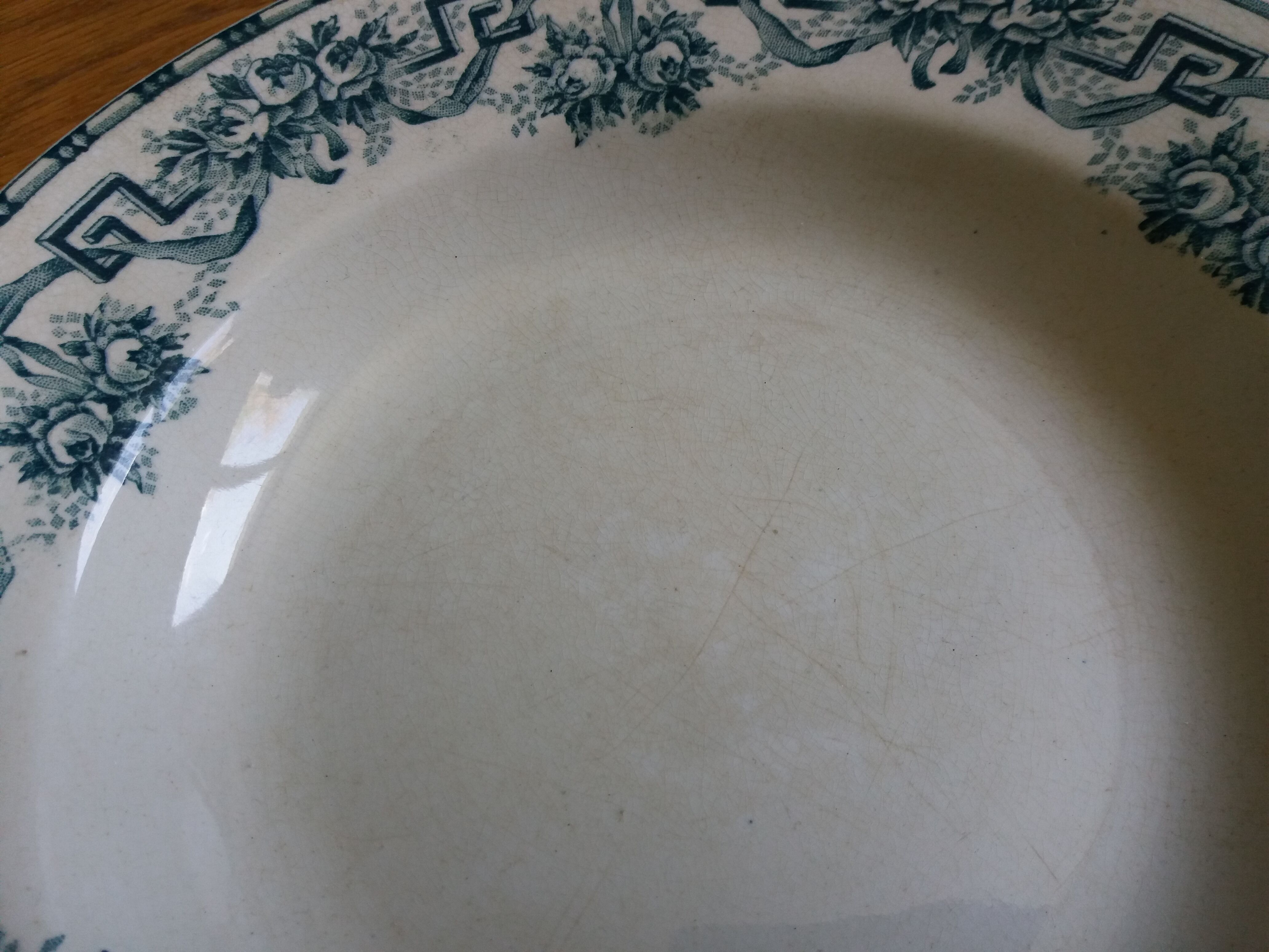 6 mismatched hollow plates Terre de fer