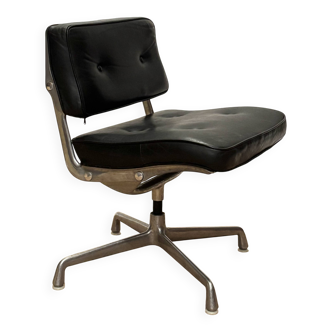 Intermediate chair Eames armchair