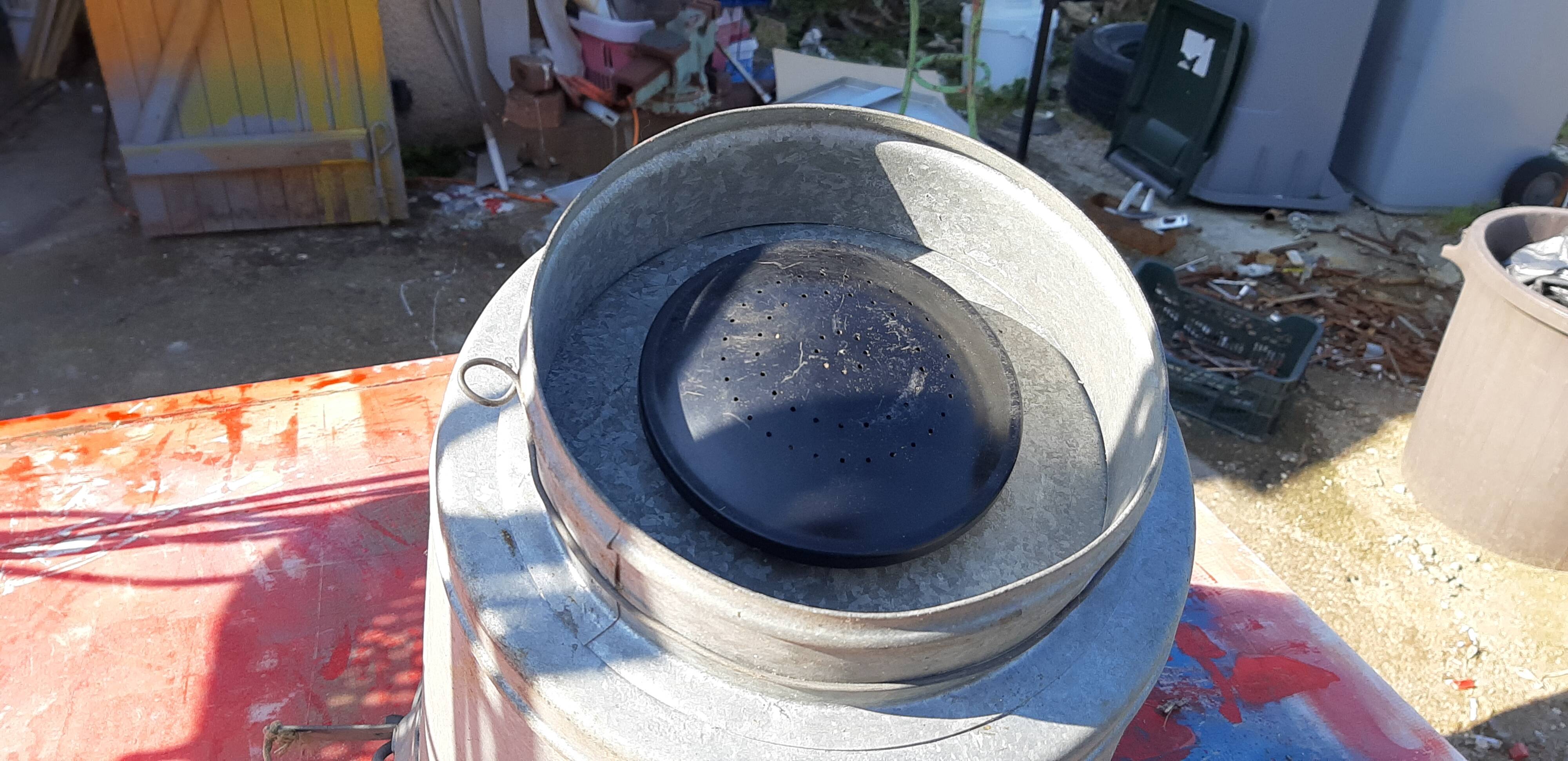 Galvanized aluminum shower seal