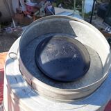 Galvanized aluminum shower seal