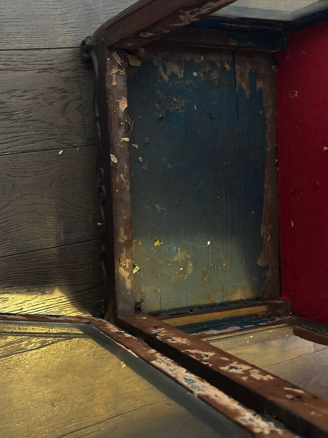 Antique display cabinet in carved wood – Louis XV style – 19th century