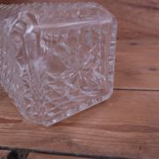 Ancienne carafe à whisky en verre taillé pointe de diamant, années 60