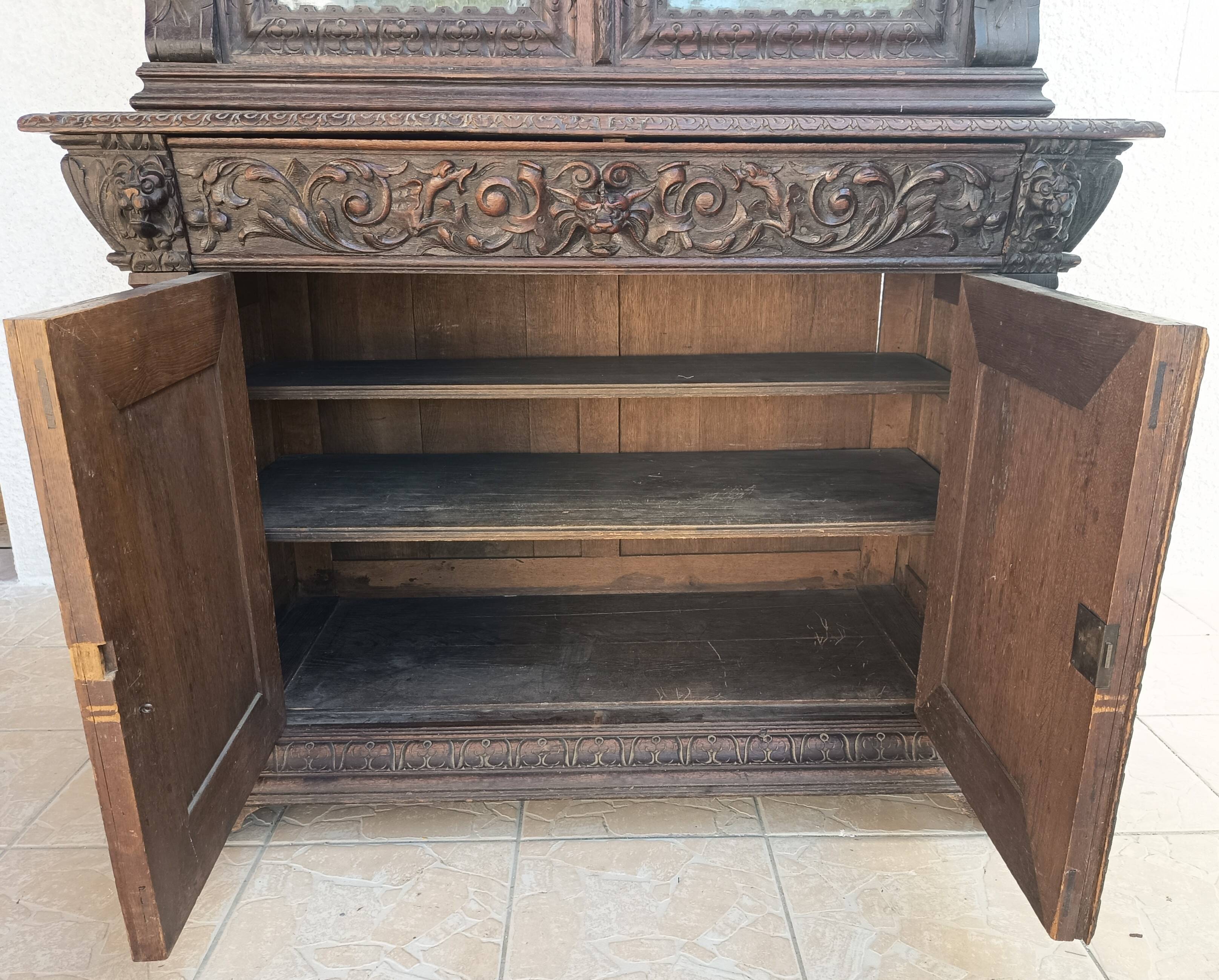 Renaissance oak library buffet from the 19th century.