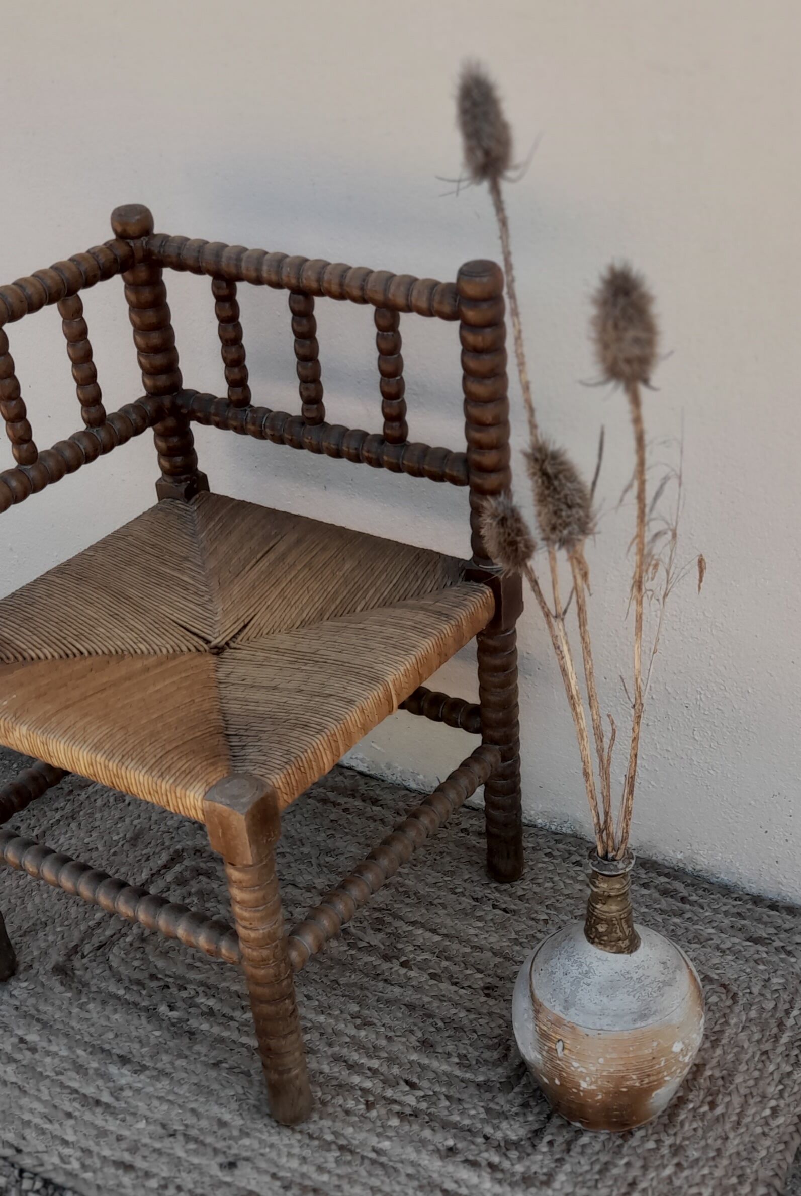 Corner chair/stool in turned and mulched wood, early XXth
