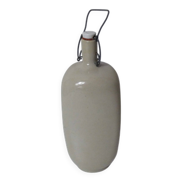 Ancienne bouteille en grès
