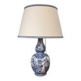 Lampe à poser en faïence de Delft bleu et blanc à décor d’oiseaux et fleurs