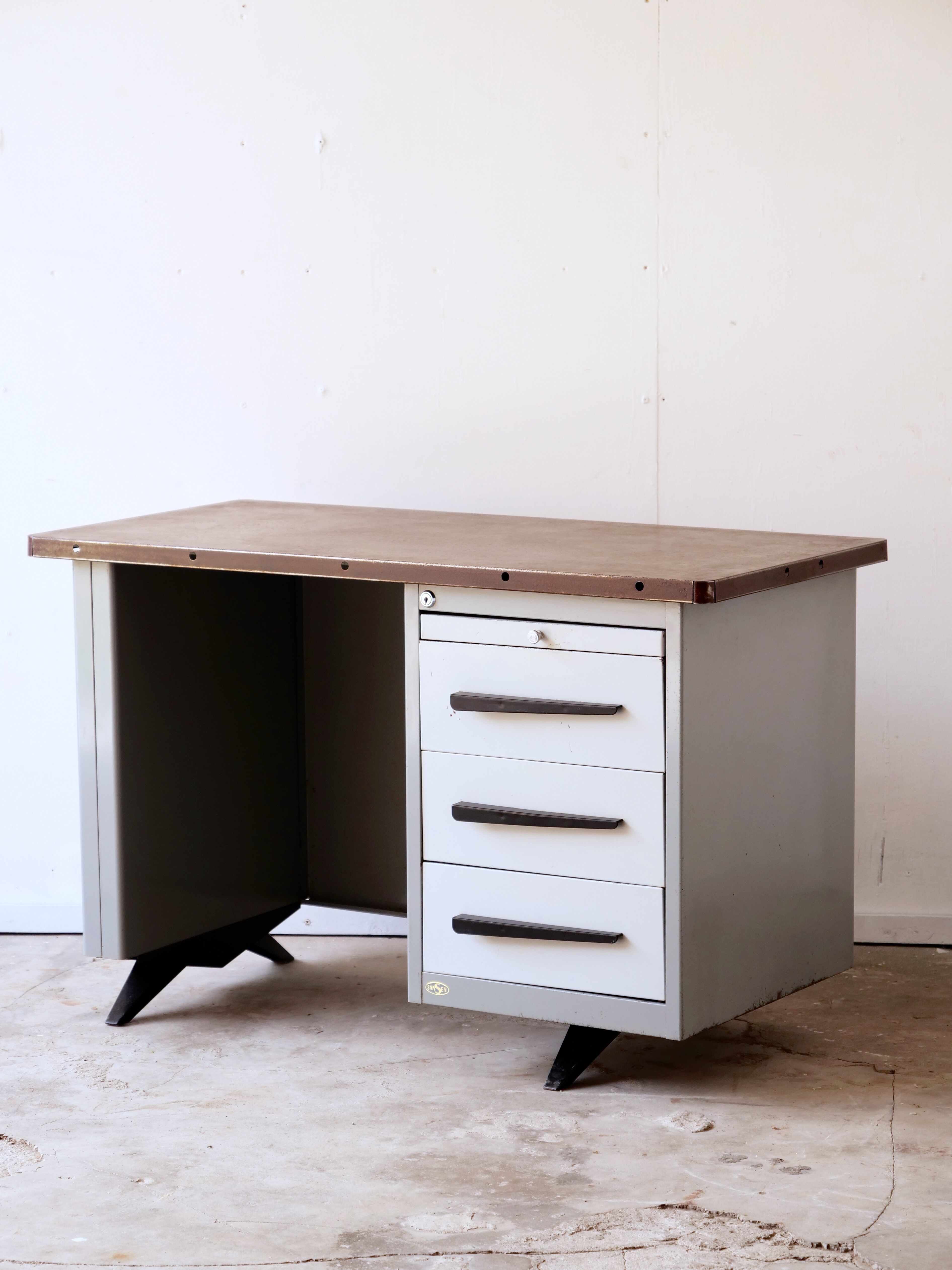 Bureau geomètrique de style industriel sansen