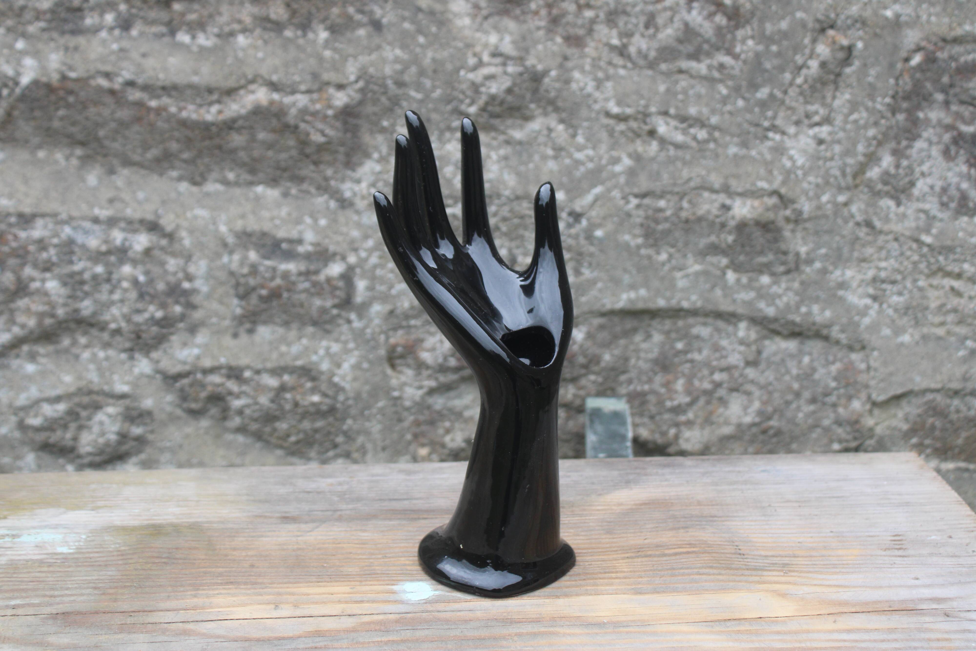 Ceramic hand-shaped soliflore