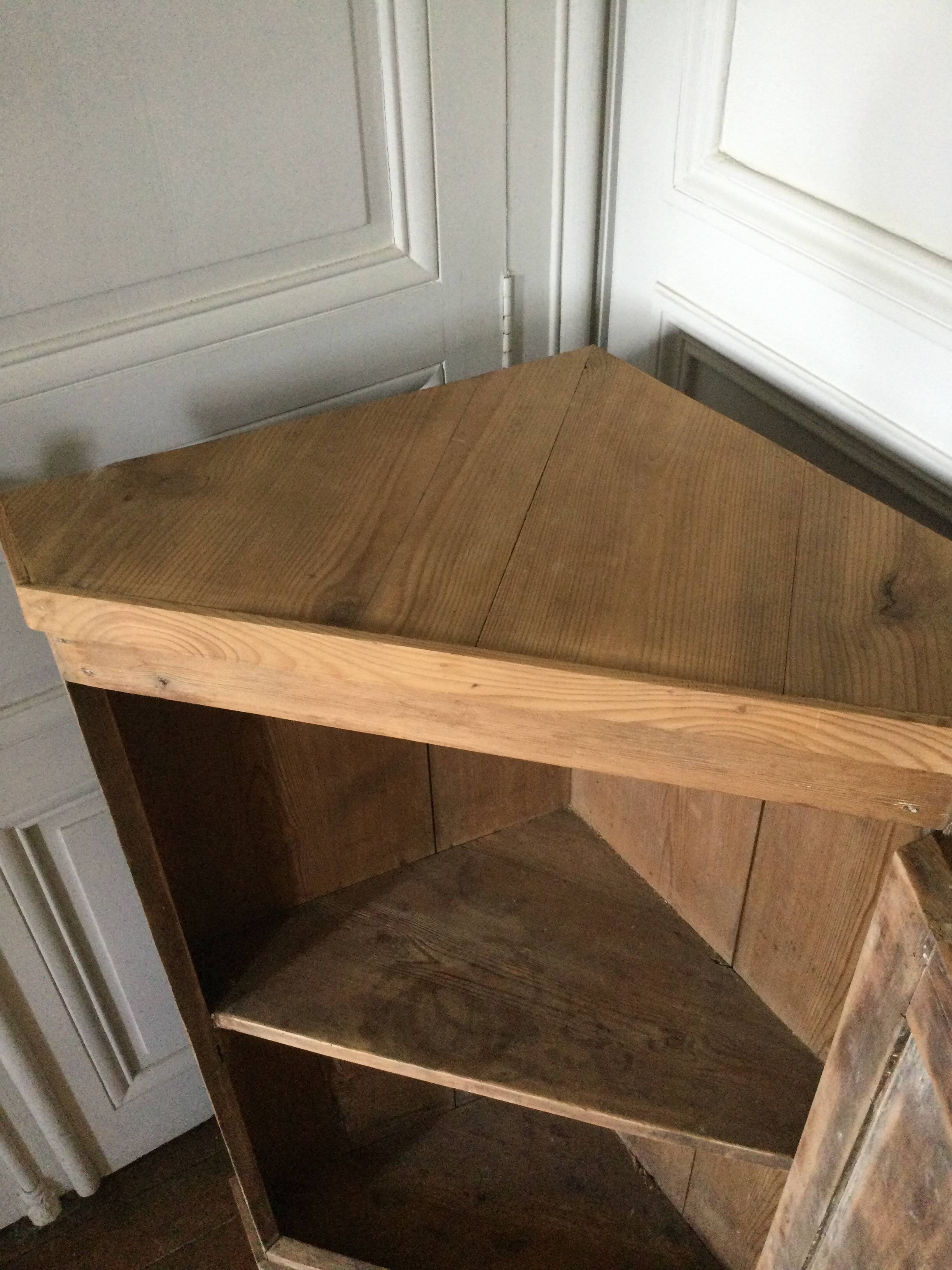 Antique corner cabinet with 1 door