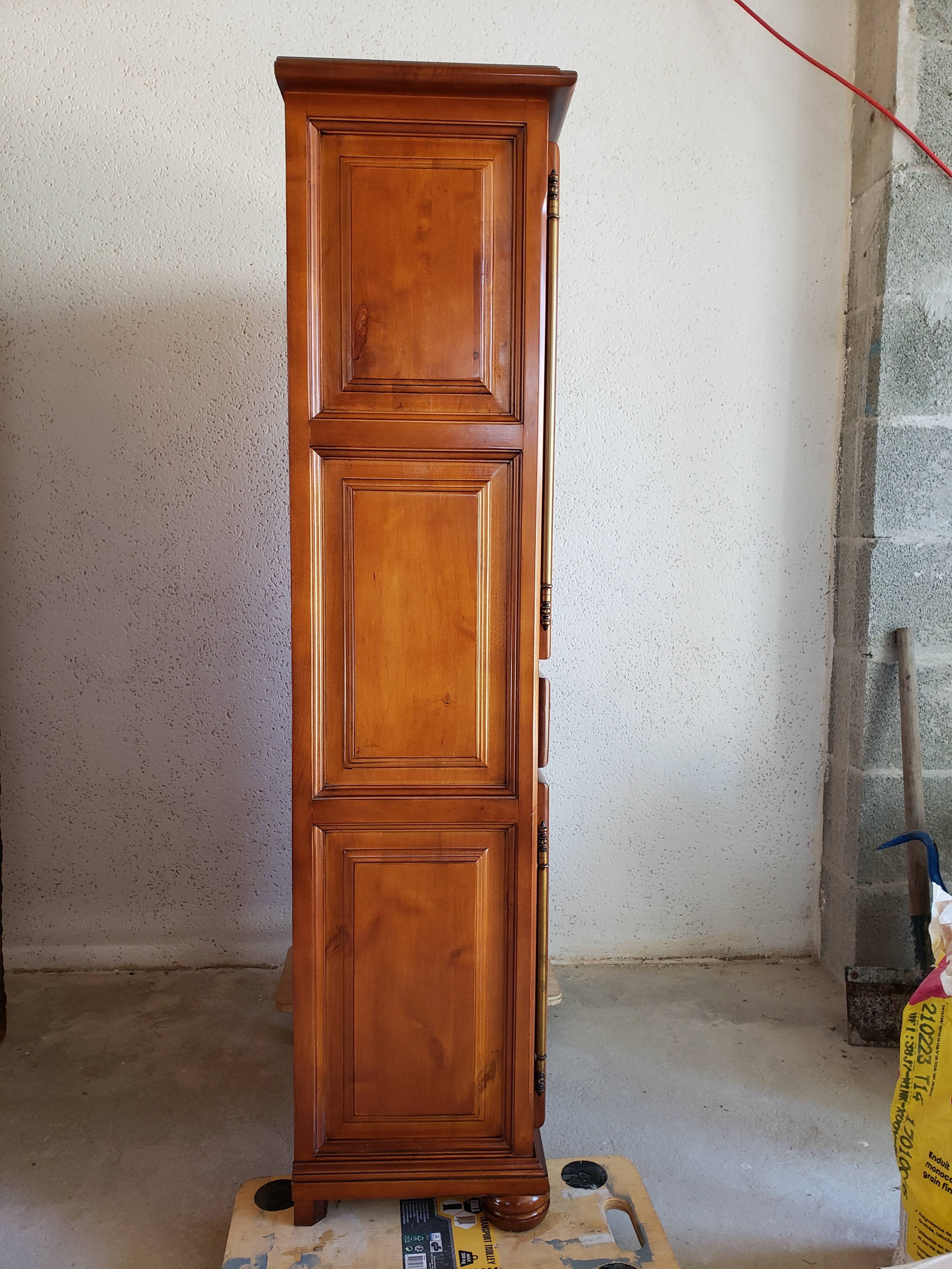 Display cabinet in alder