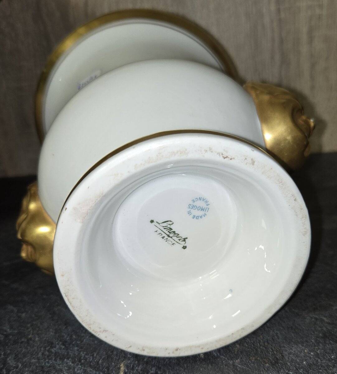 Cache-pot or decorative vase in white porcelain, Empire style.