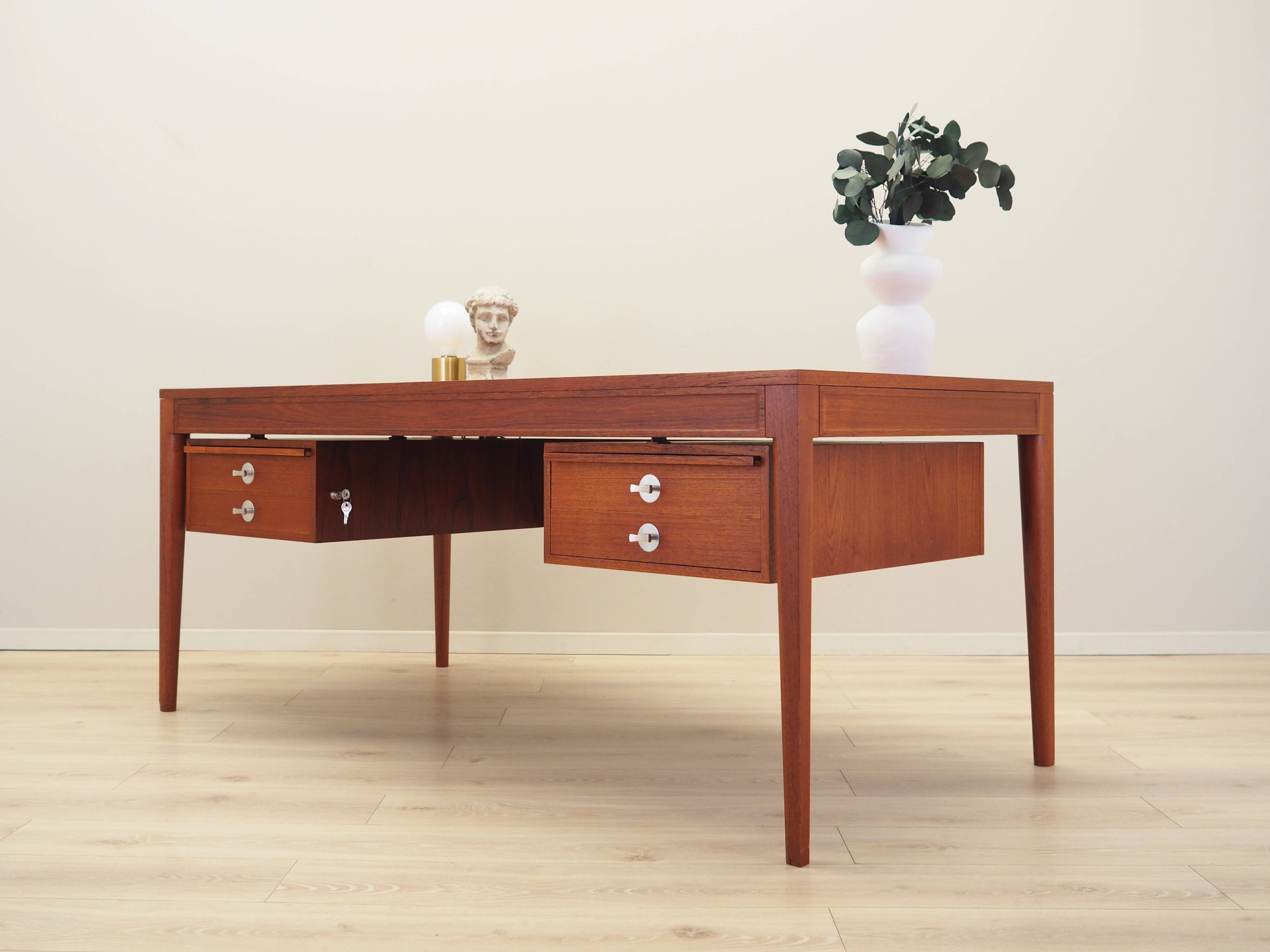 Teak desk, Danish design, 1970s, designer: Finn Juhl, manufacturer: France