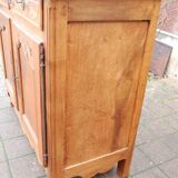 Louis XV buffet in walnut from the early 19th century.