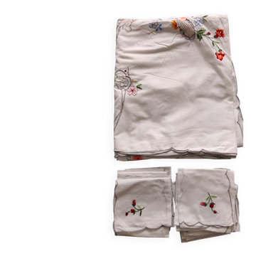 Nappe brodée main avec ses 12 serviettes