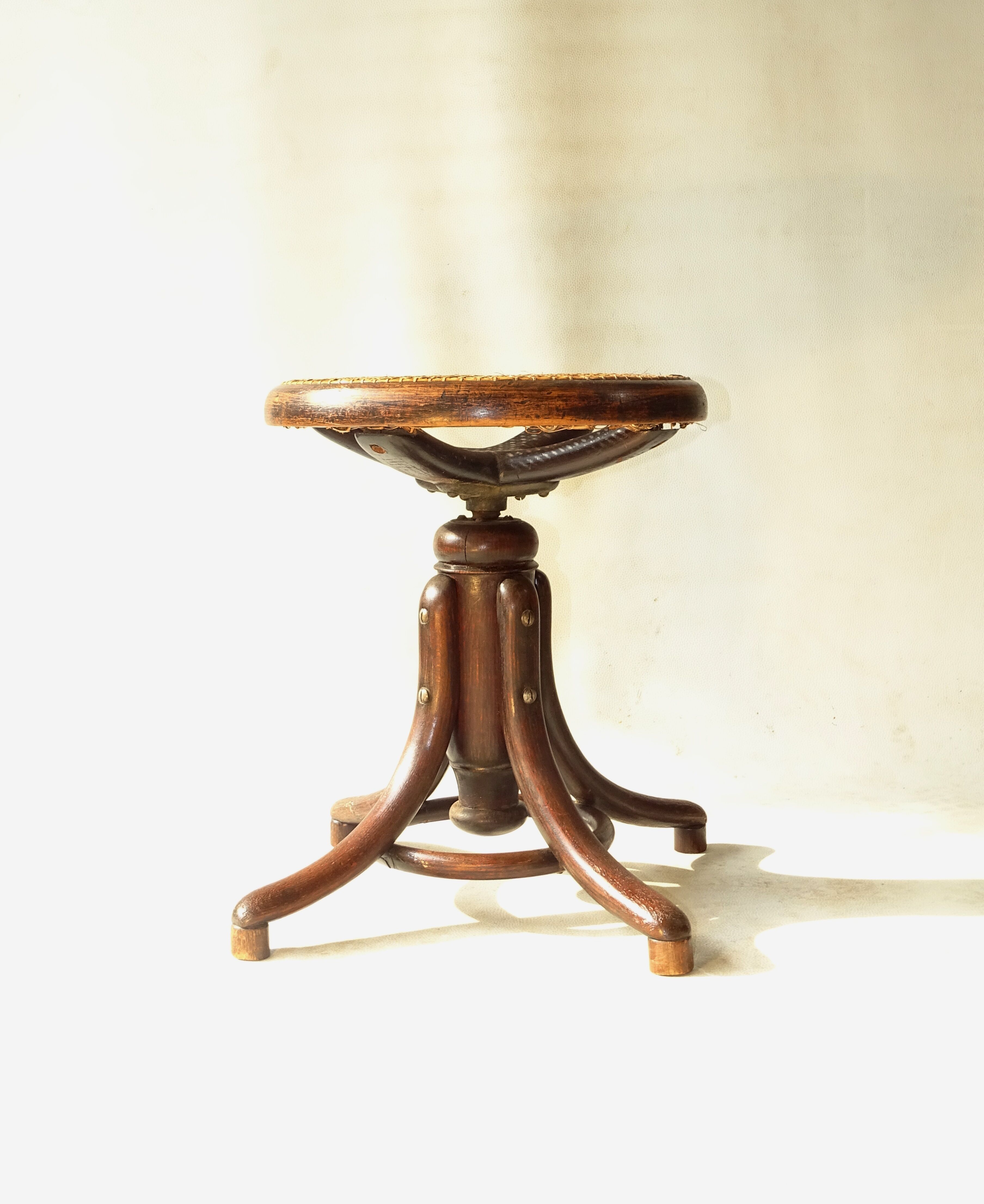 Thonet 1890 piano stool, canna