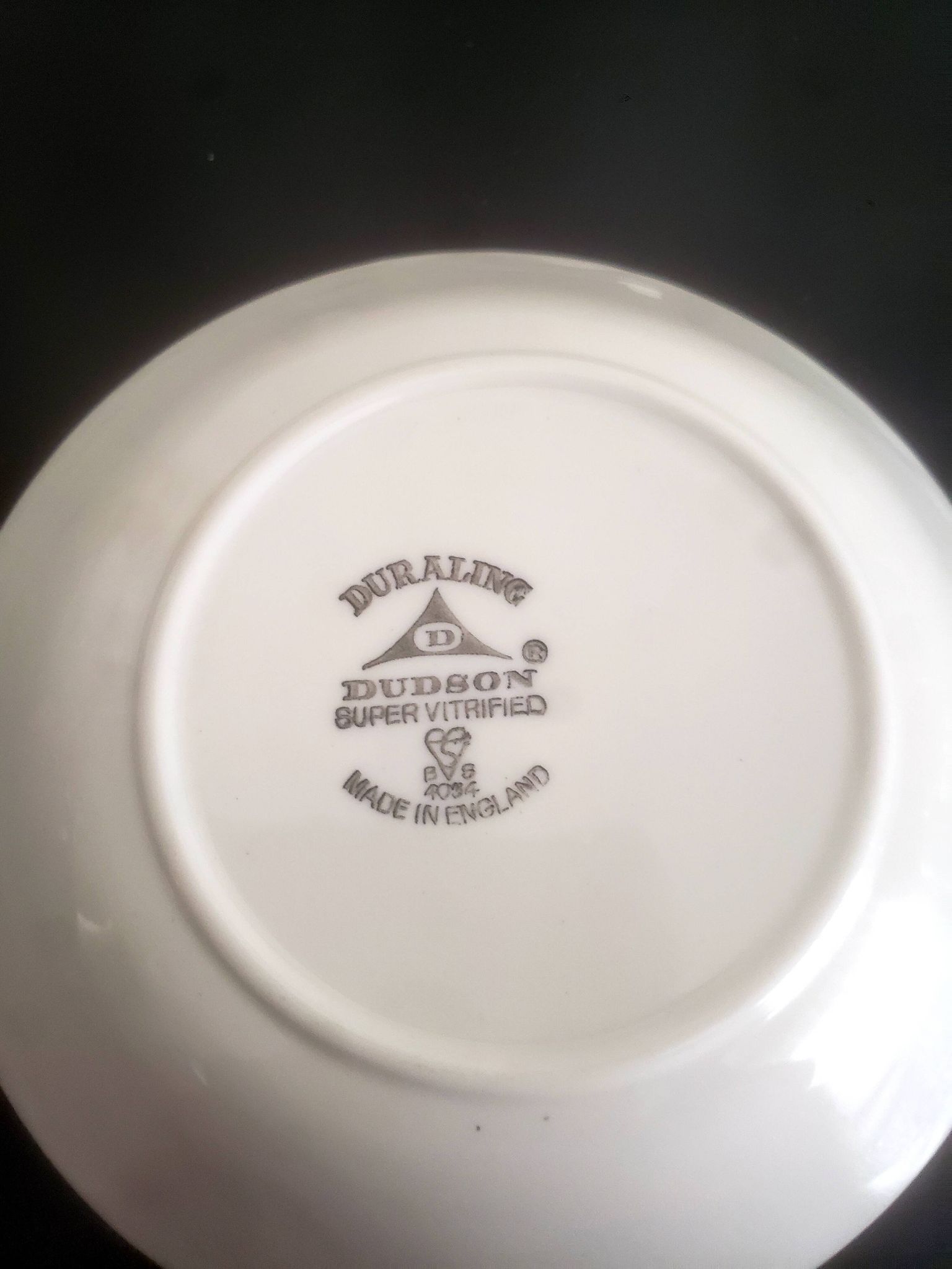 Pot à lait avec soucoupe