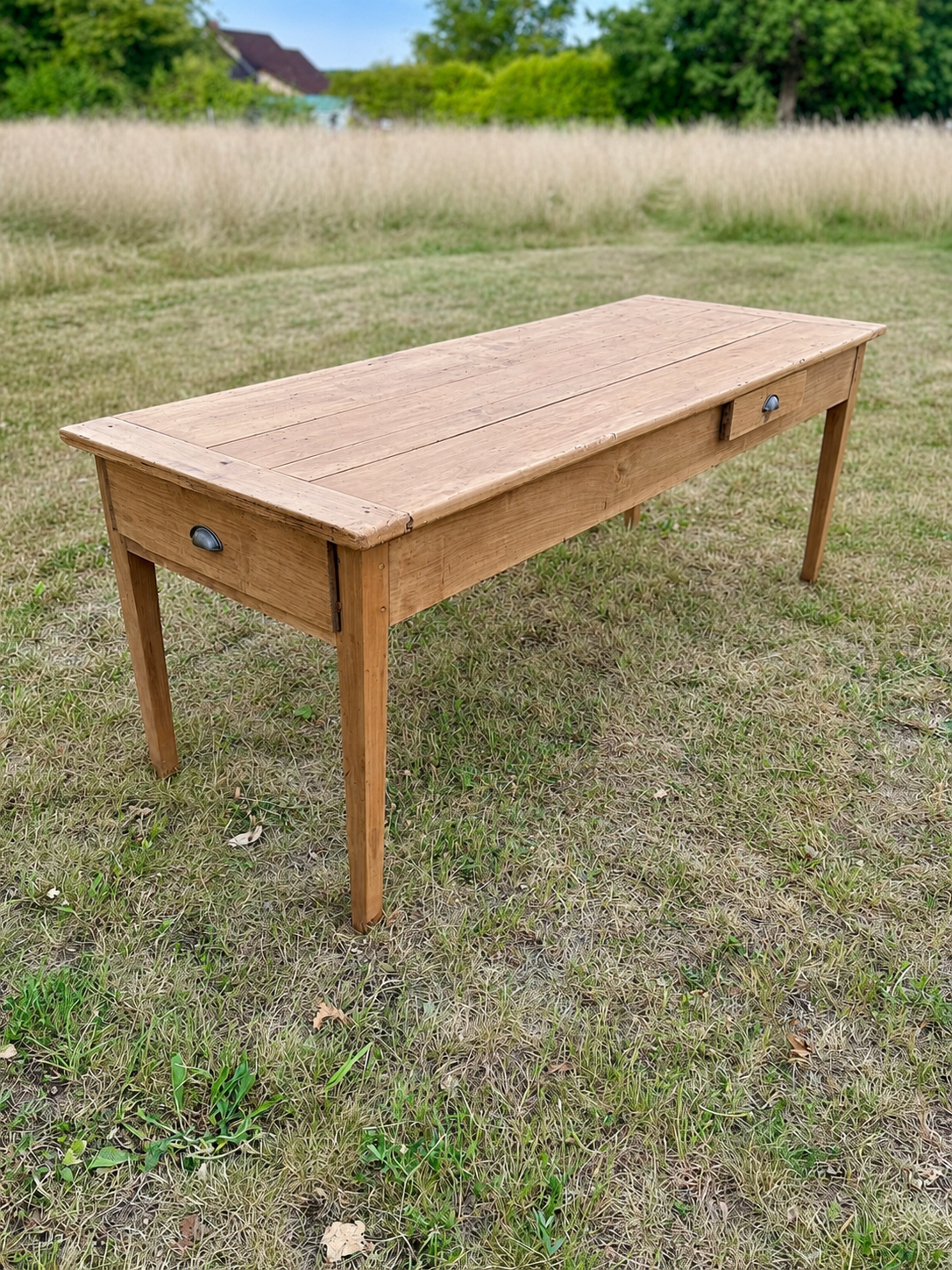 Grande table de ferme rénovée