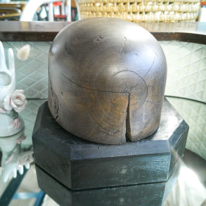Forme à chapeau en bois