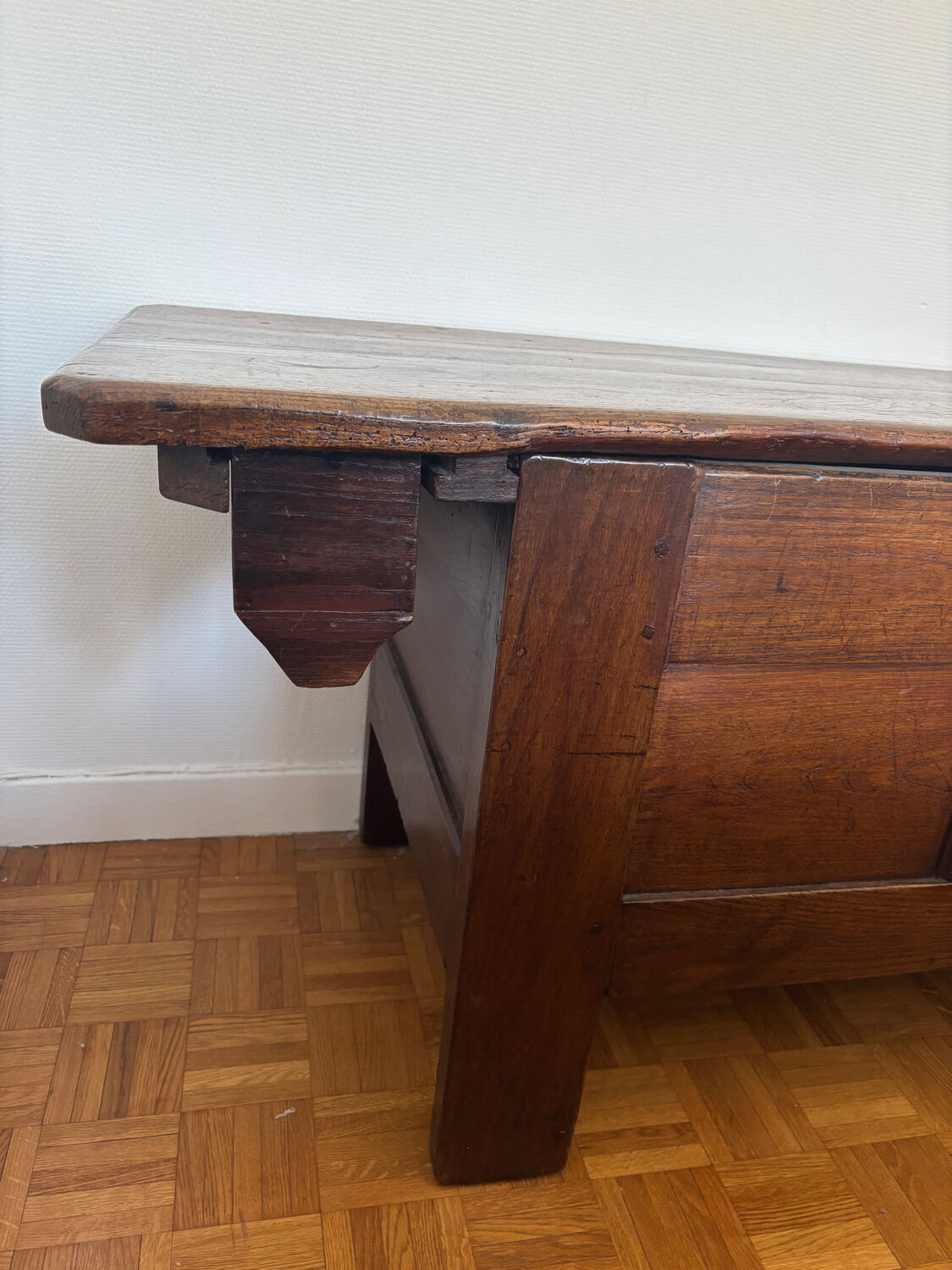 Grand coffre ancien en chêne massif – XIXe – belle patine d’origine