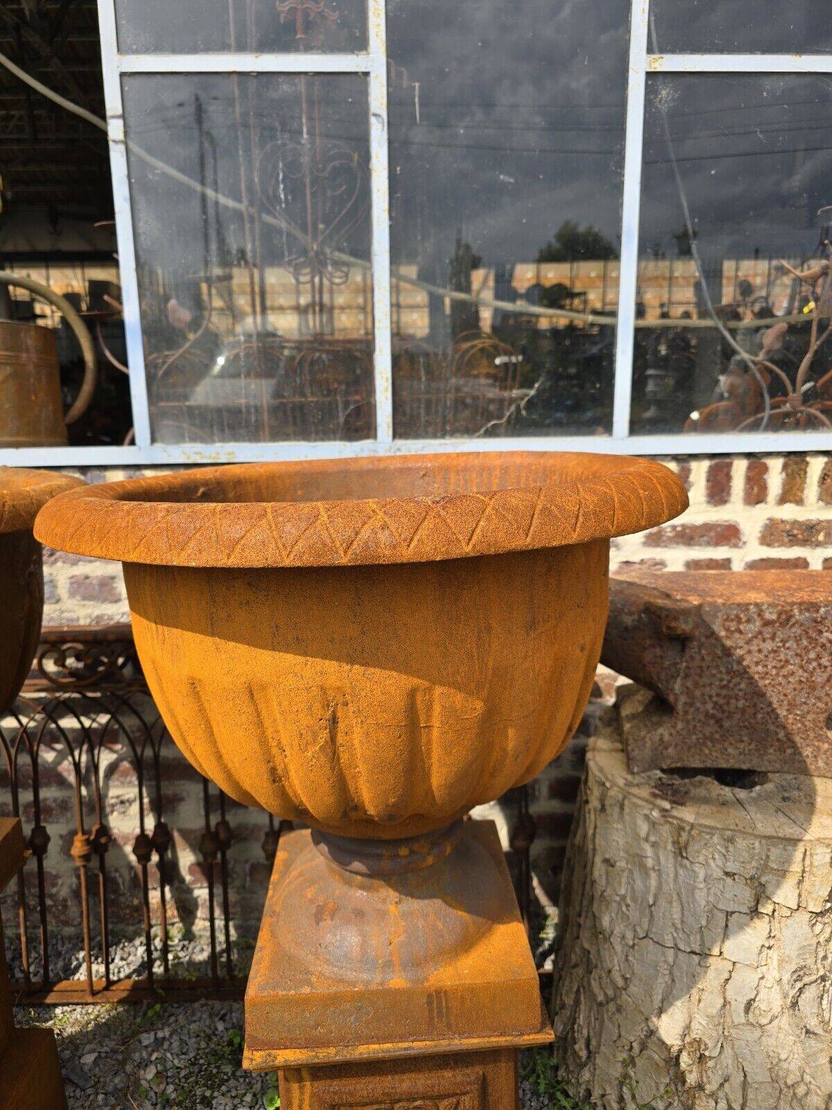 Cast iron medici vase (large model)