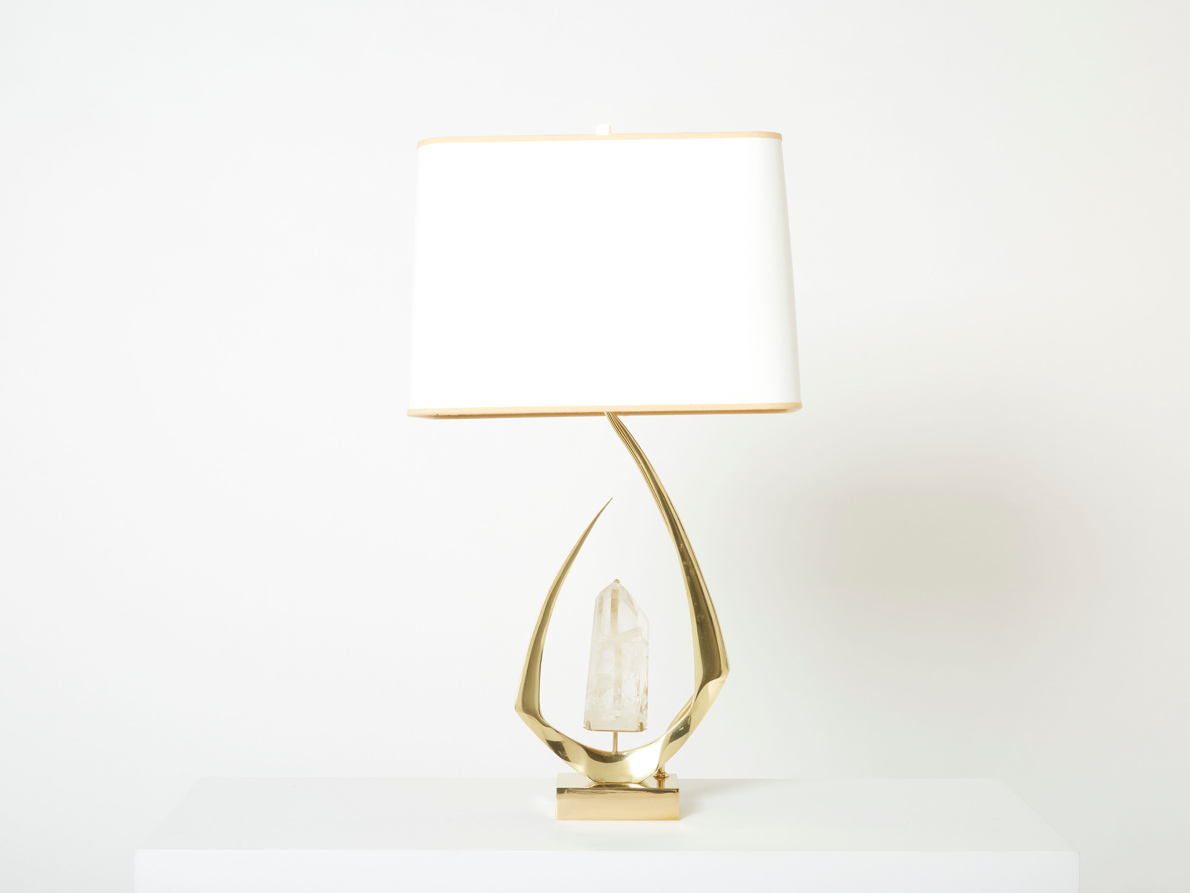 Paire de lampes en laiton cristal de roche signées Willy Daro