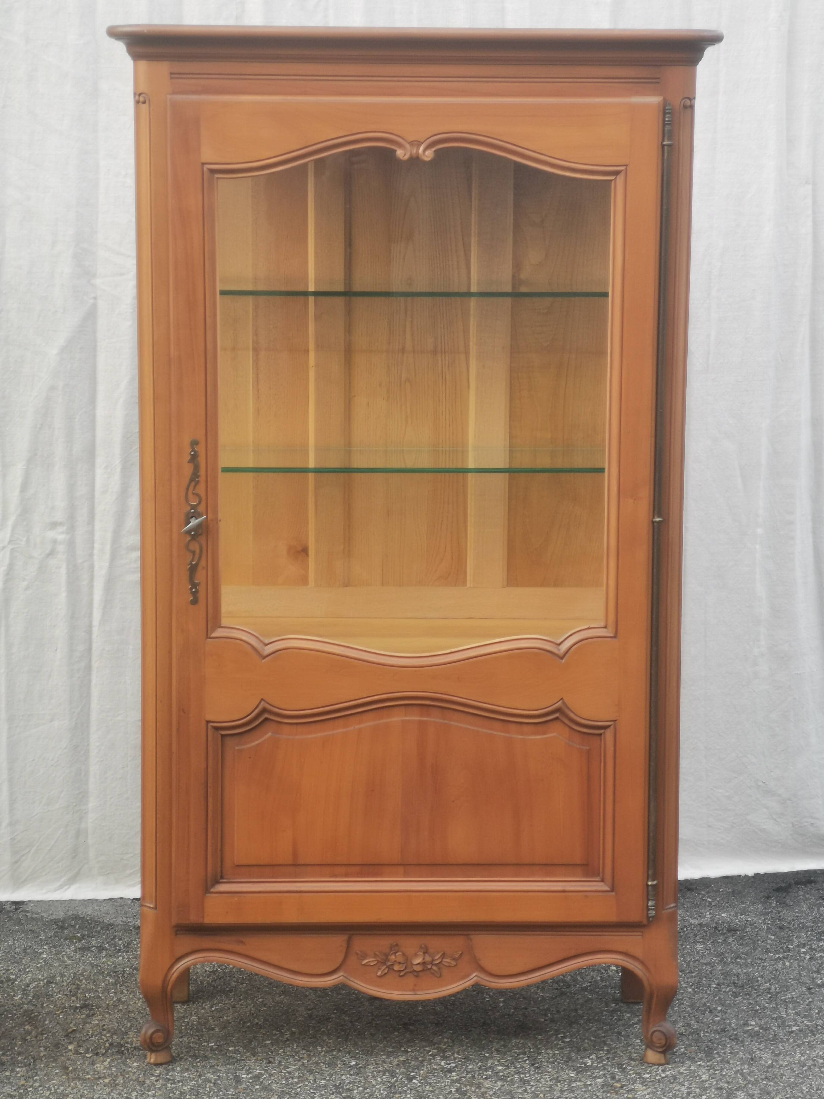 Vintage louis xv style showcase