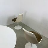 Eero Saarinen Tulip Dining Set with Swifel Chairs for Knoll International 1960s