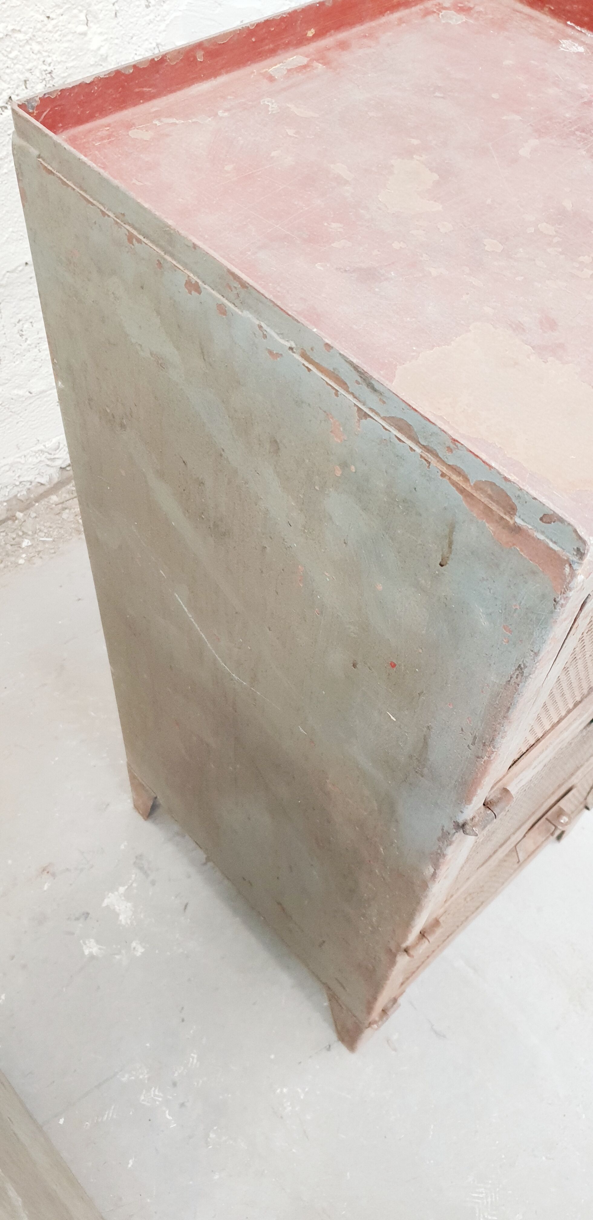 4 industrial workshop maids