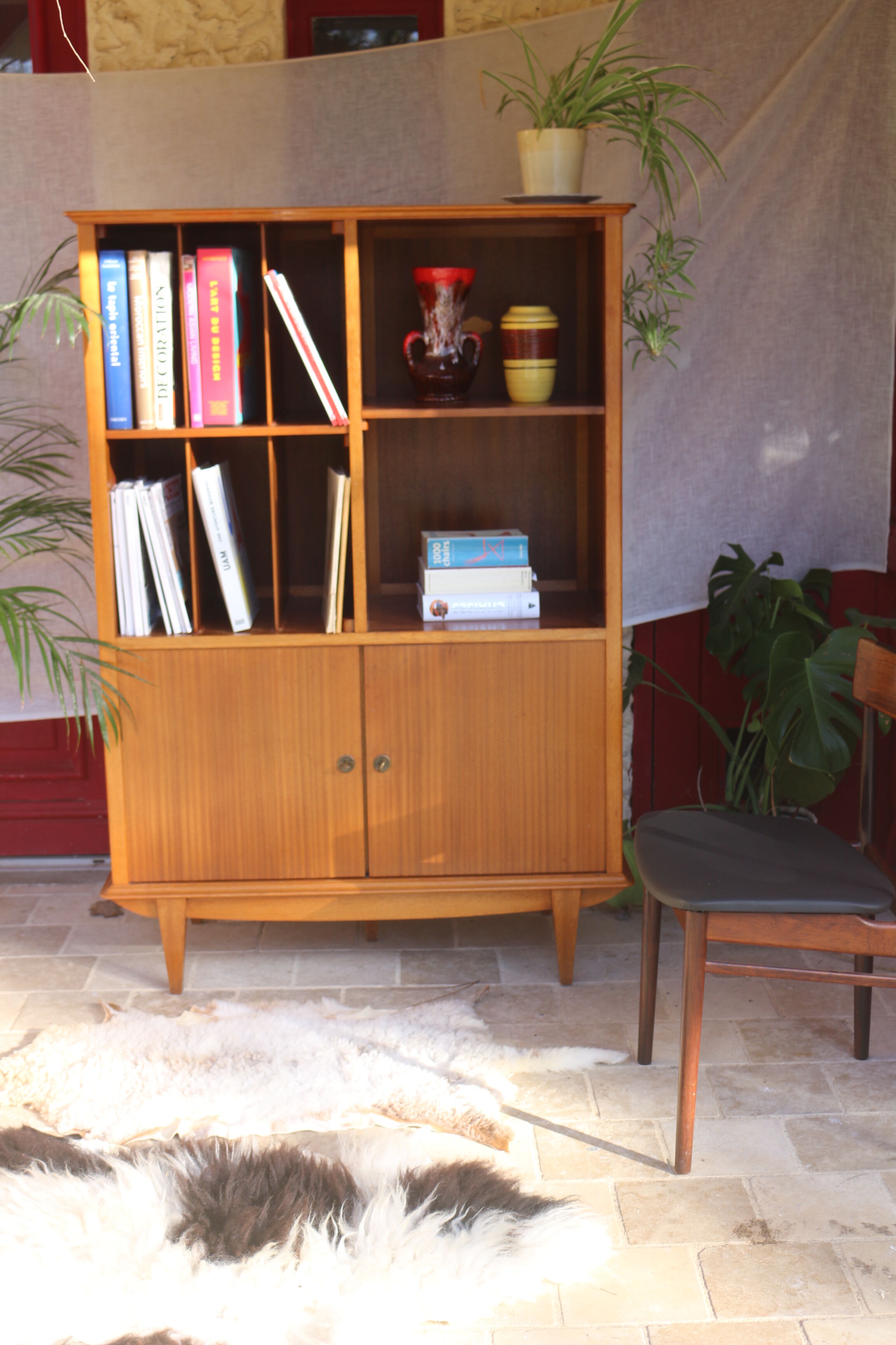Vintage oak chest of drawers with vinyl storage, Year 1960. Ref Willy