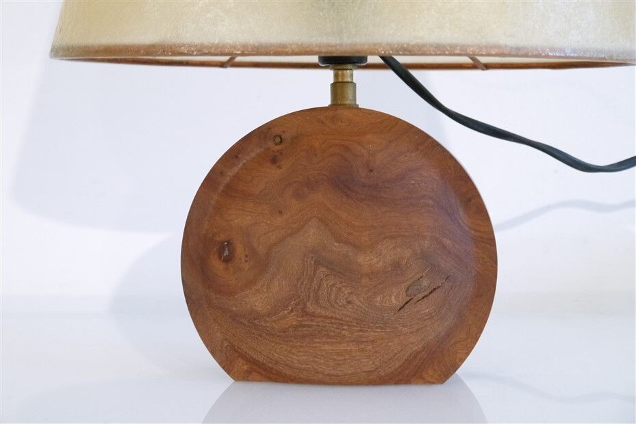Lampe vintage en bois et resine 1960