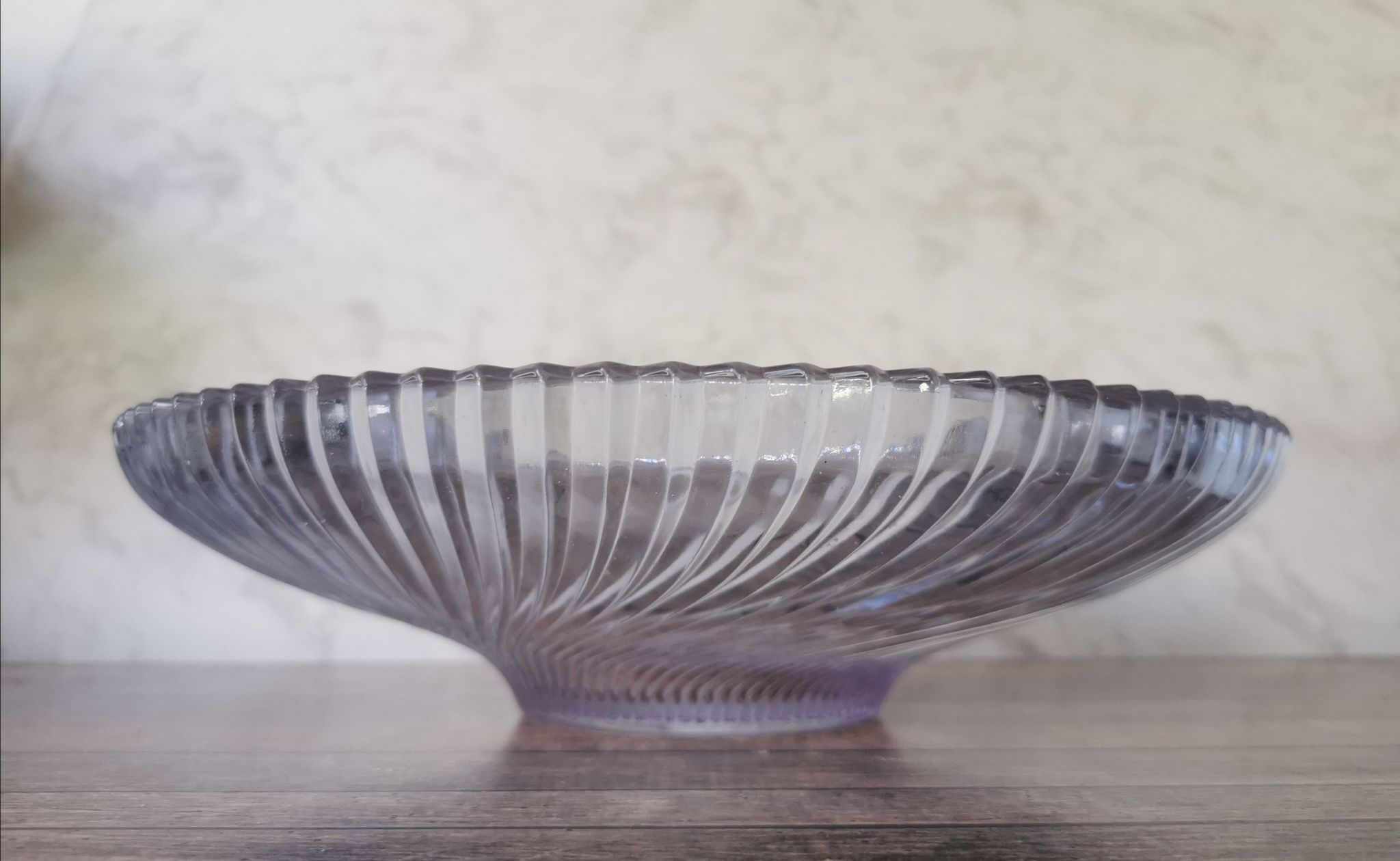 Striated glass cut