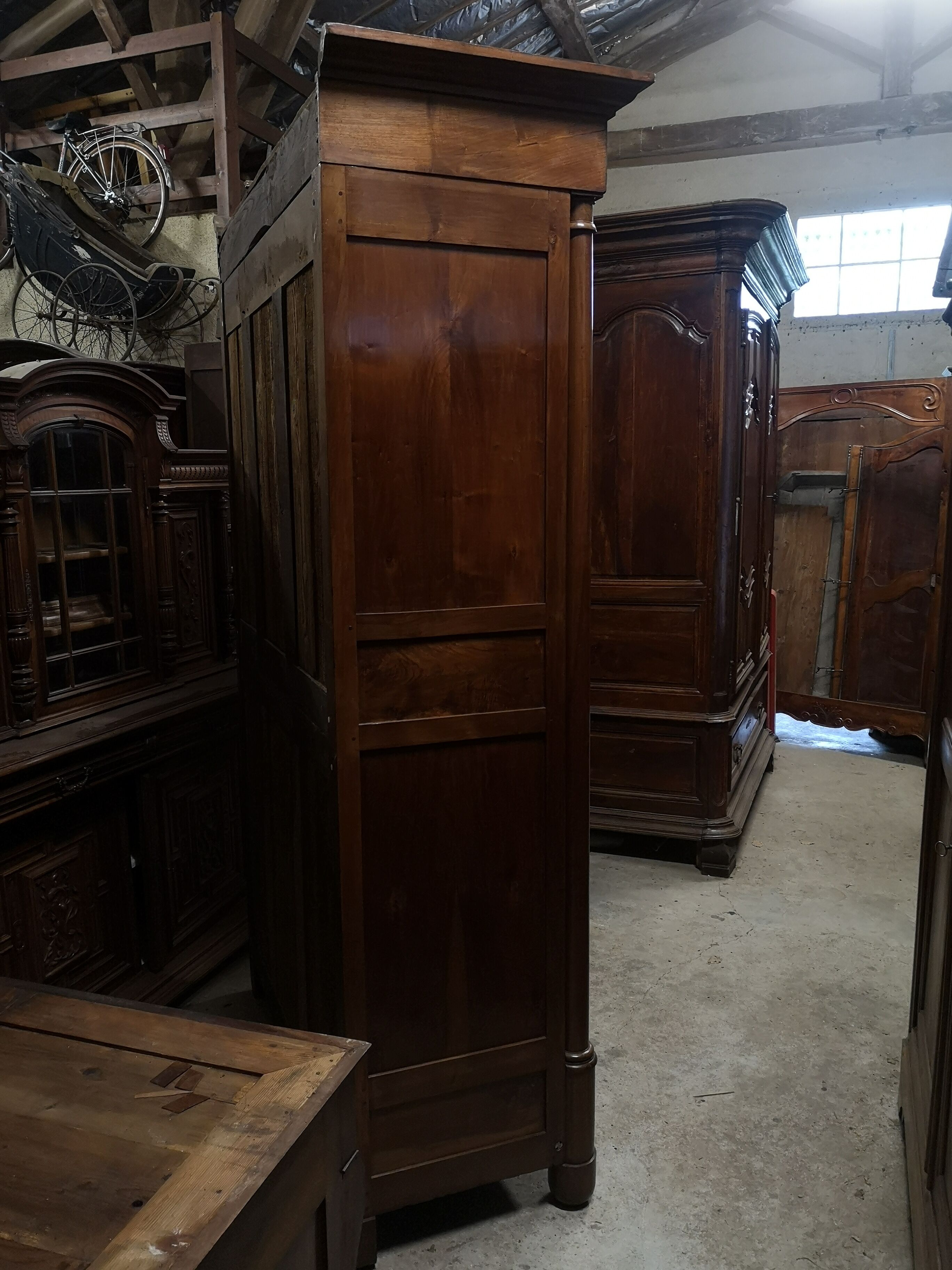 Magnifying glass veneer cabinet