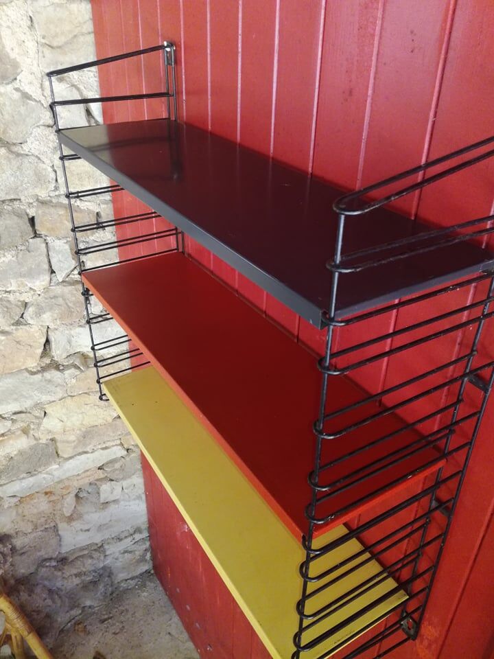 Tomado string shelf
