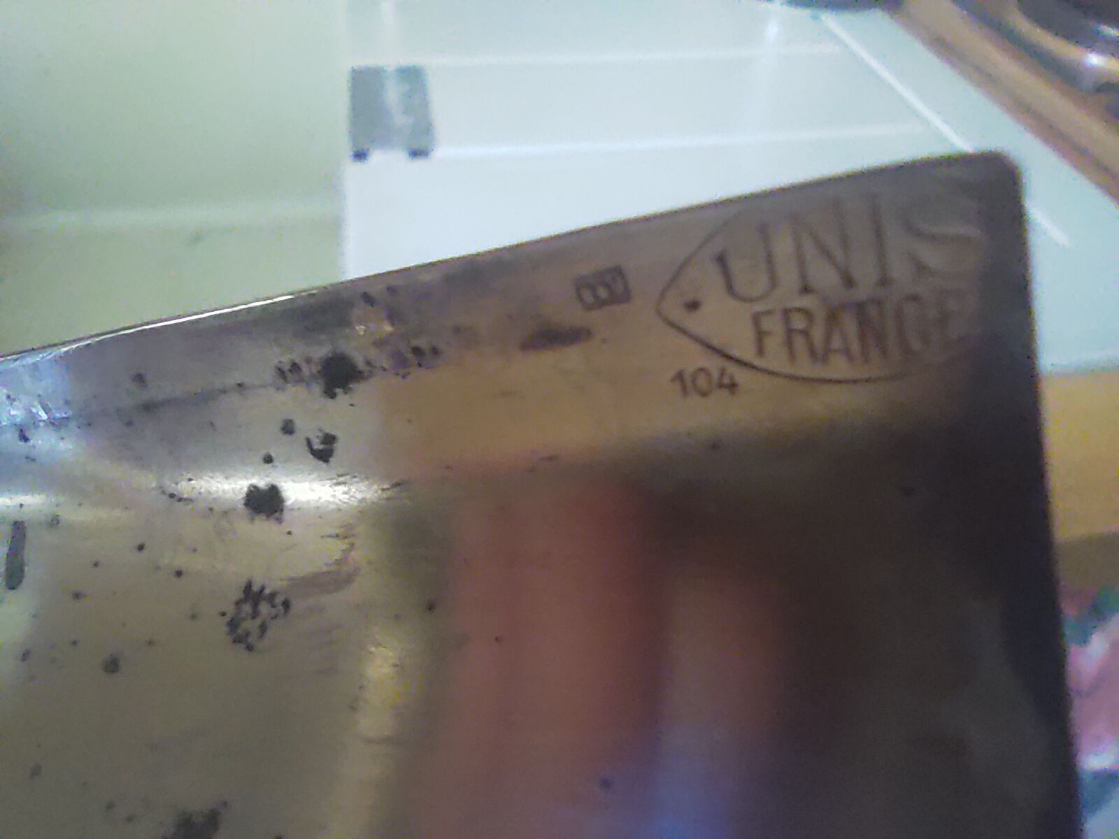 Picks up crumbs art deco